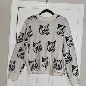 👑 SIZE SMALL H&M Divided Black and White Cat Print Sweater